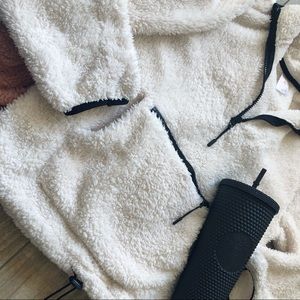 NWOT Sherpa Women’s Small/Medium Zip Pocket Jacket Ivory/Black & Blush Pink